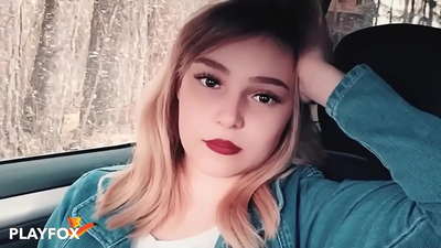 Bayek seksi kanthi seneng nyedot kertu diskon